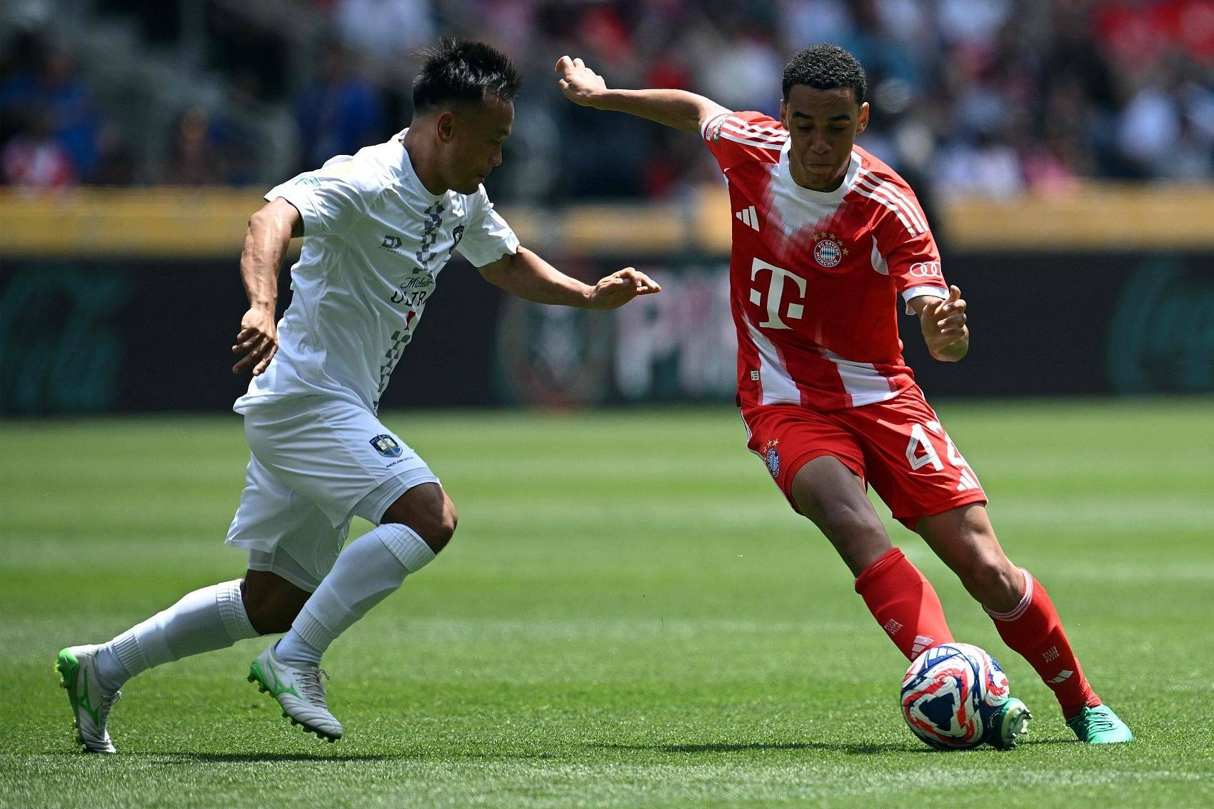 穆西亚拉回归训练拜仁争冠添关键砝码的简单介绍 第1张 穆西亚拉回归训练拜仁争冠添关键砝码的简单介绍 第1张