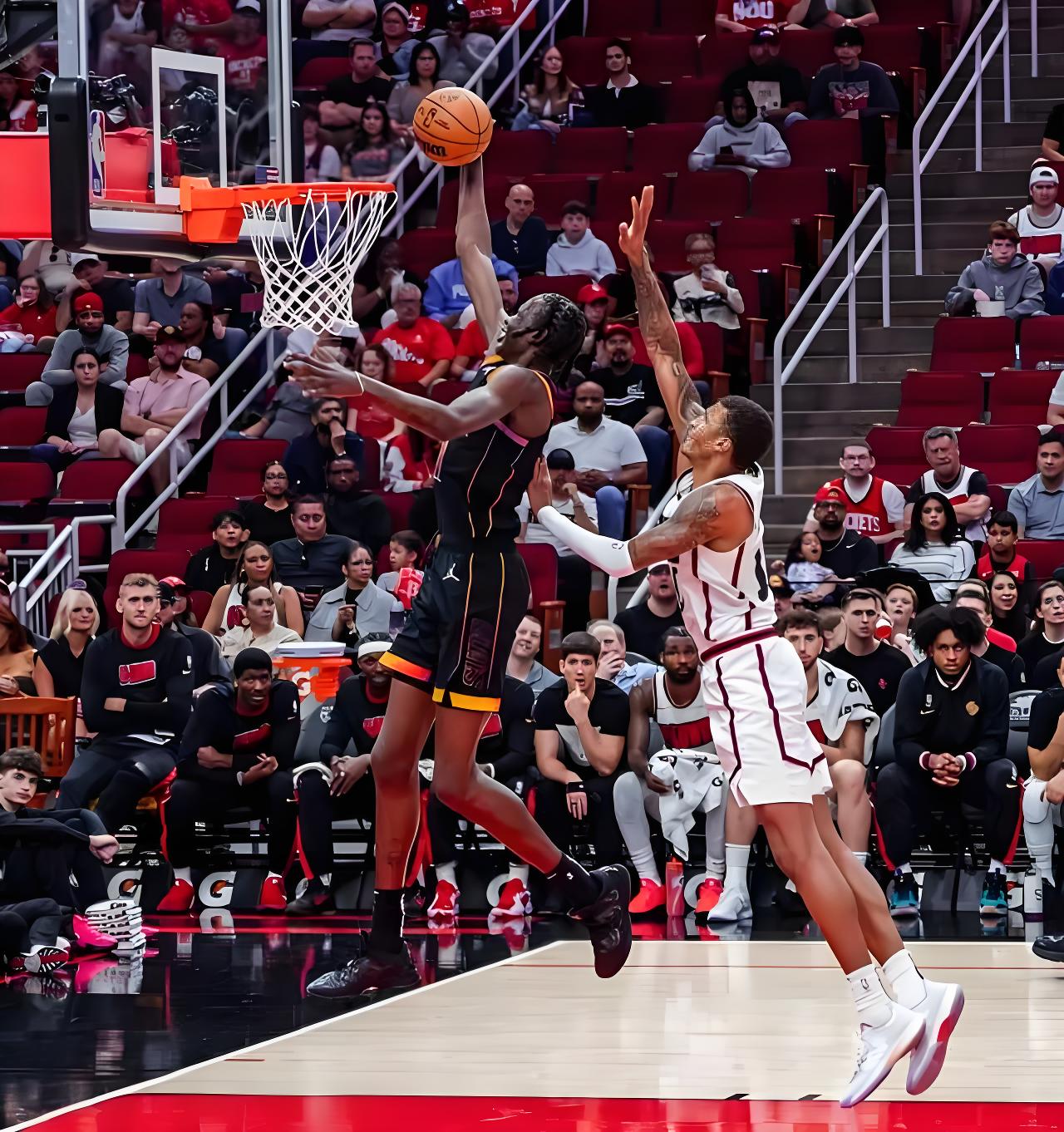 NBA常规赛火箭客场122-115力克雄鹿杜兰特31分申京23+11的简单介绍  第2张