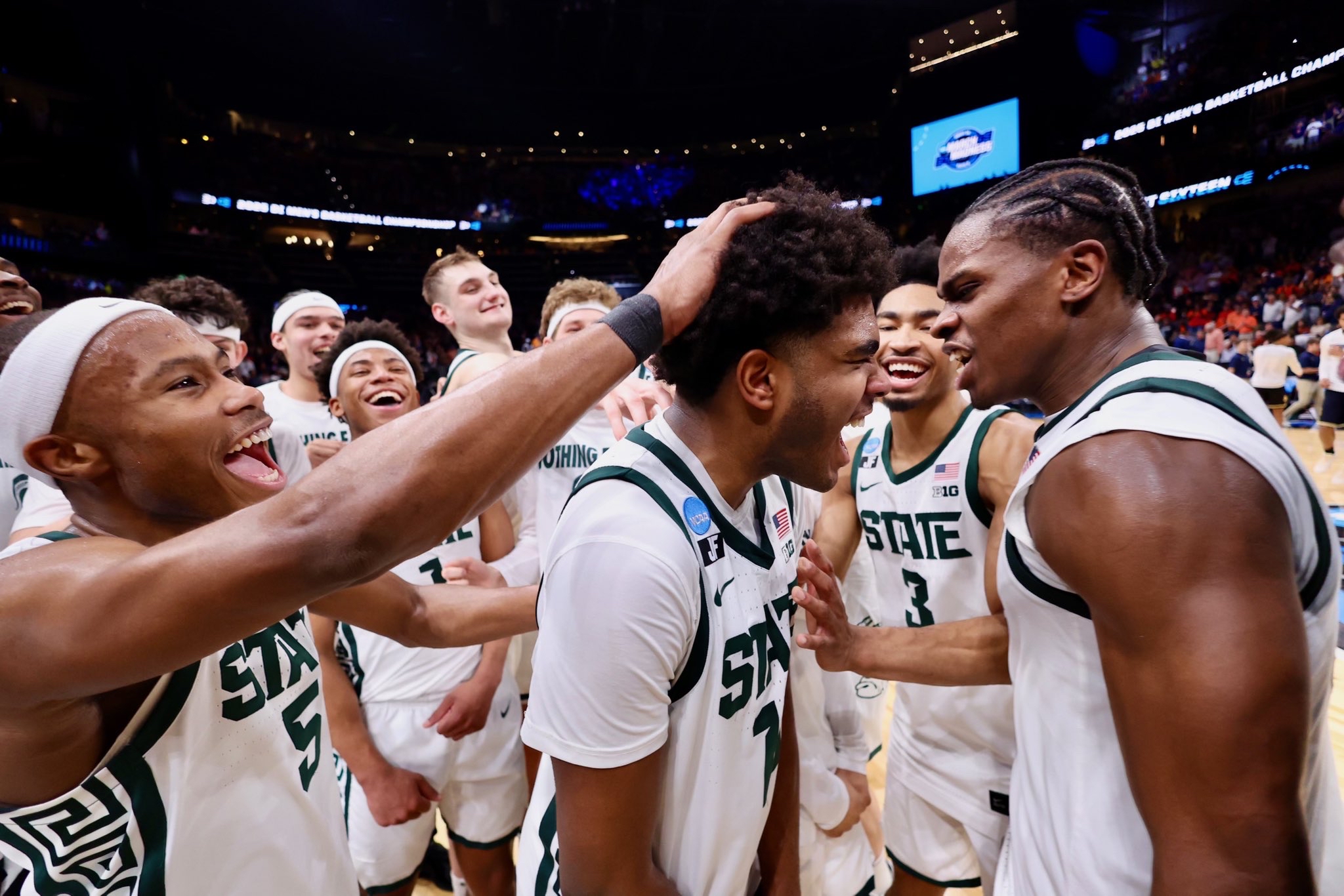 包含NCAA:路易斯维尔大学VS东密歇根的词条