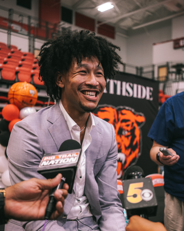 关于亚马尔不再为球迷免费签名并将开始索取商品上的签名费用的信息  第1张