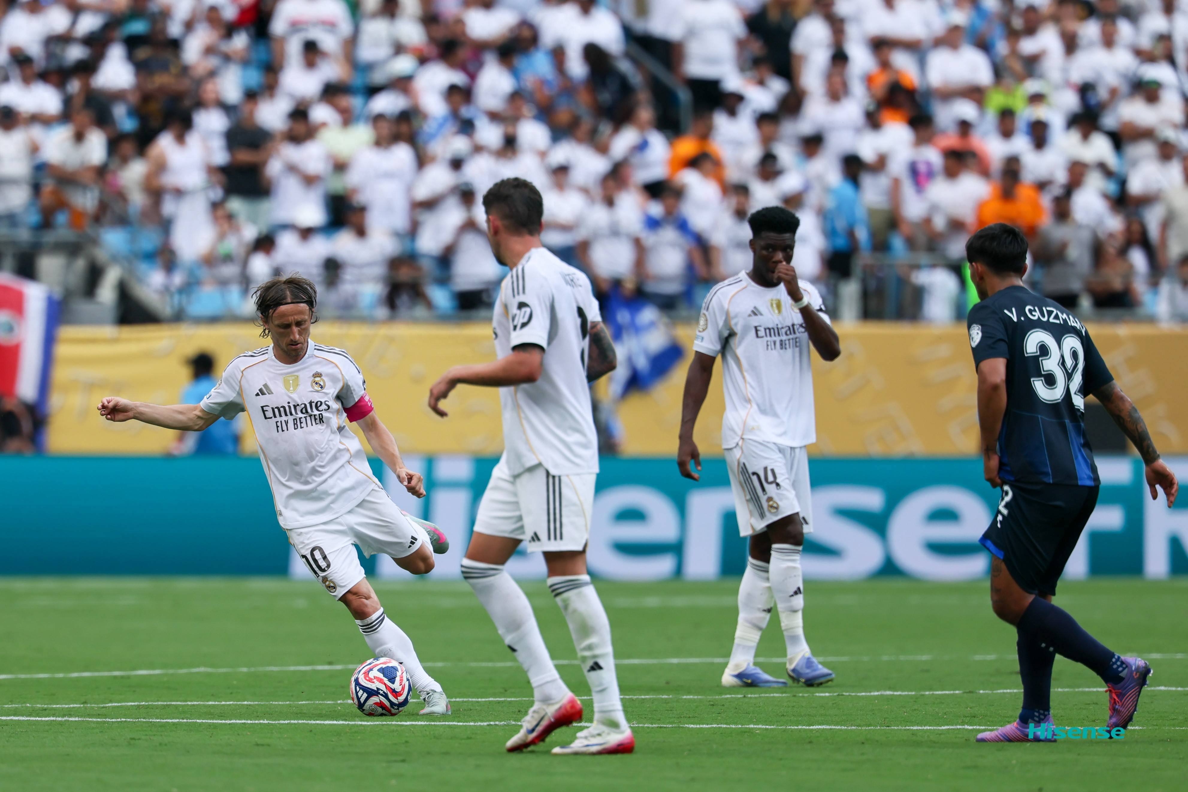 包含世体：阿隆索与球员一同训练皇马备战世俱杯的词条  第2张