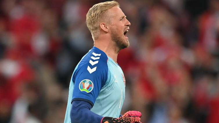 包含英格兰球员遭激光笔照射裁判短暂中断比赛的词条  第2张