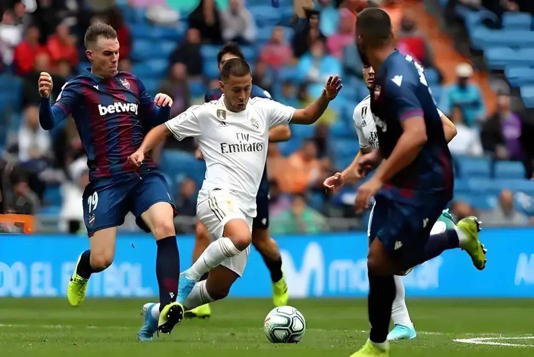 关于世俱杯最新赛况：十人皇马3-1帕丘卡皇马迎来首胜的信息  第2张