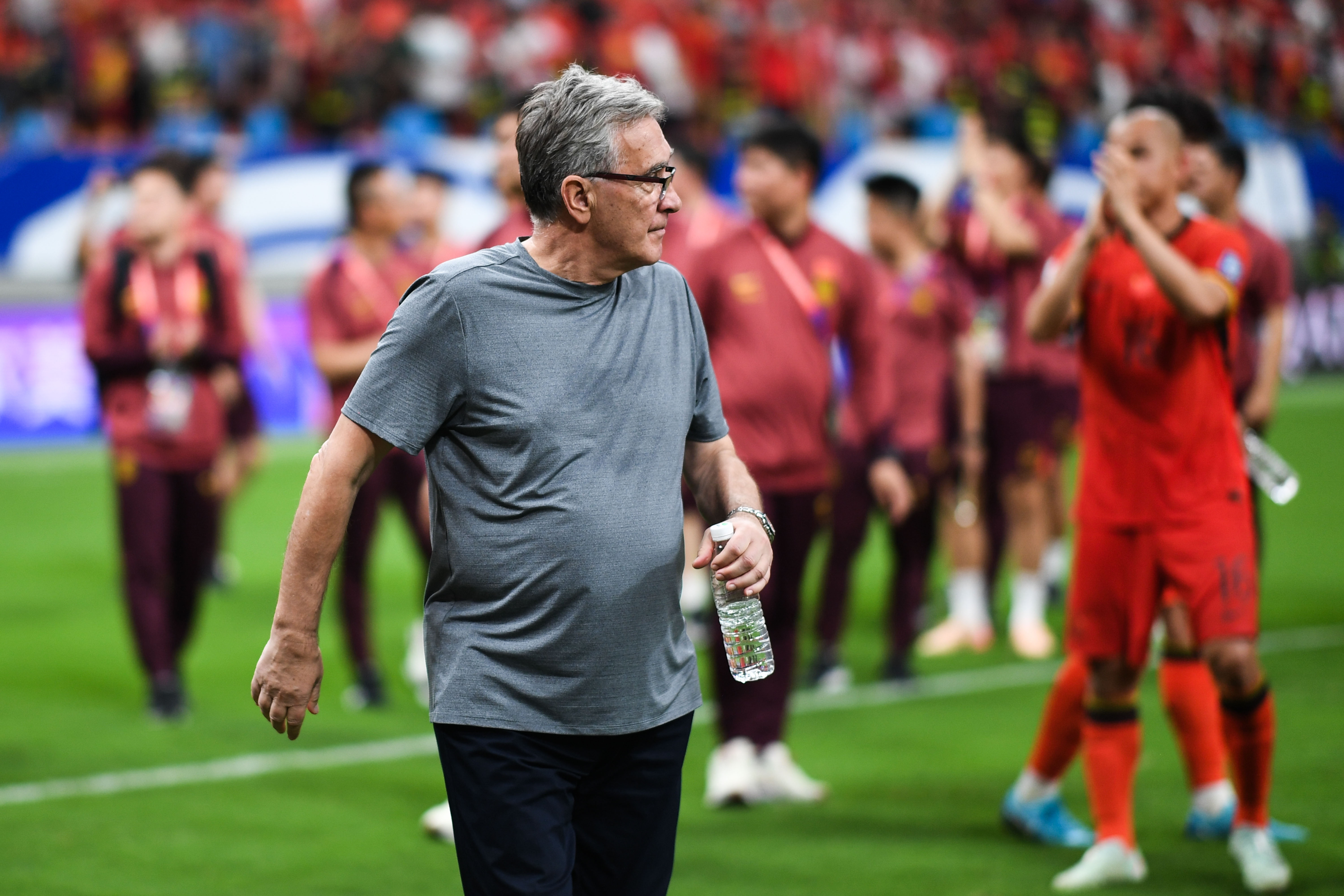 伊万执教国足13场3胜2平8负胜率不足25%的简单介绍  第2张