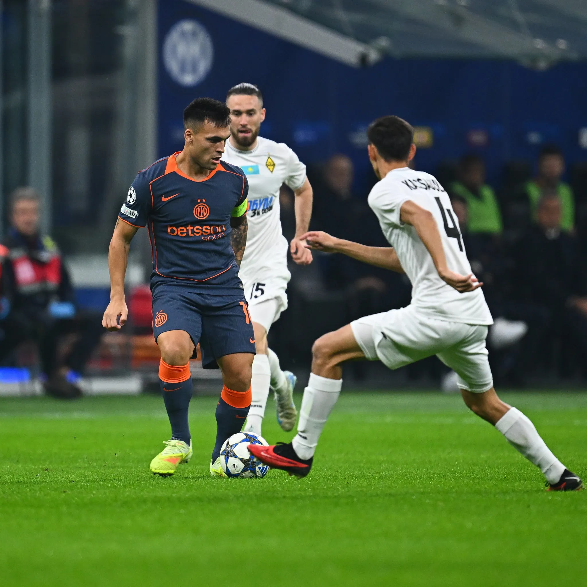 劳塔罗为阿根廷队打进33球升至队史第五的简单介绍