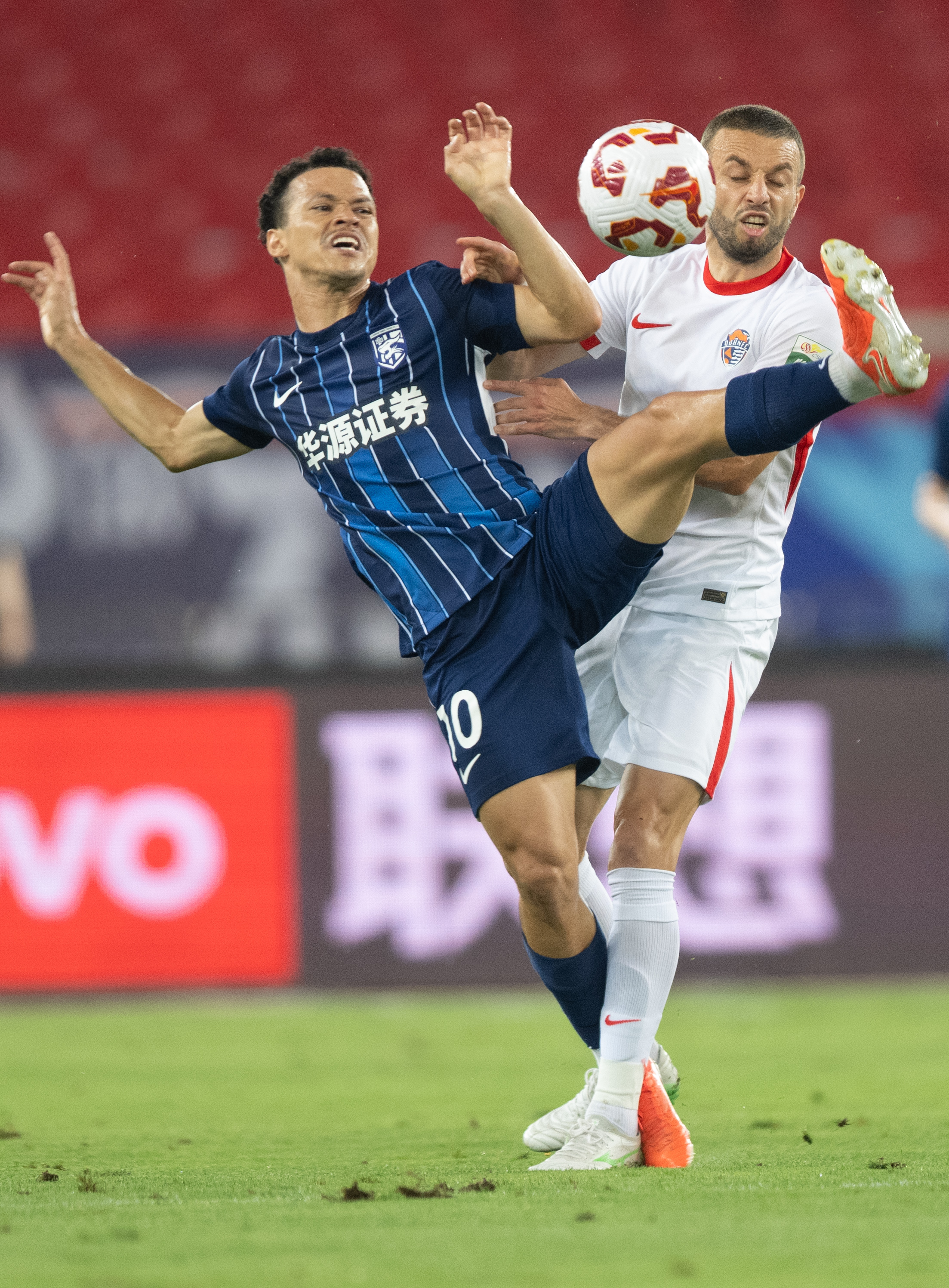 包含曝申花将与青岛海牛踢热身赛申花已重新集结的词条