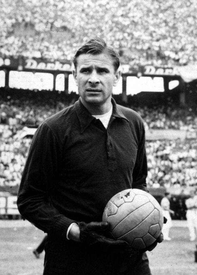 包含足坛历史门将转会费排名凯帕居首舍瓦利耶跻身前五的词条