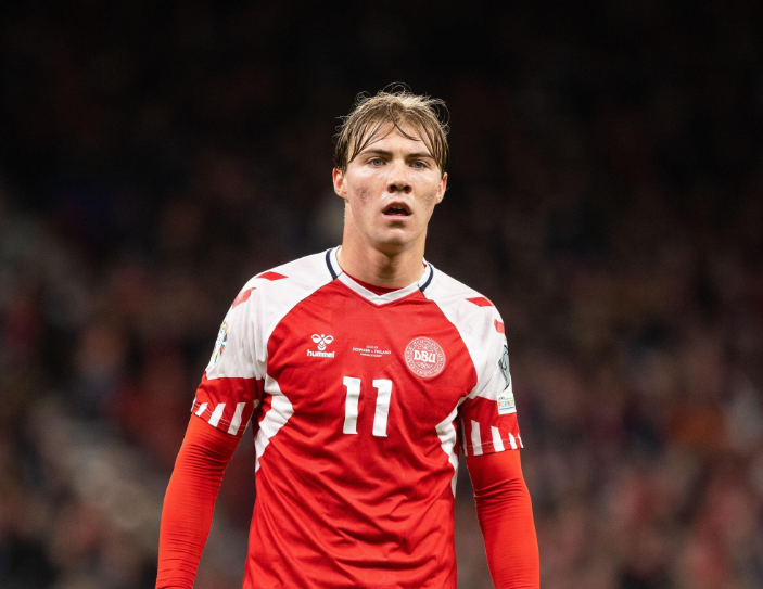 跟队记者：AC米兰有意霍伊伦以租借的形势引进的简单介绍