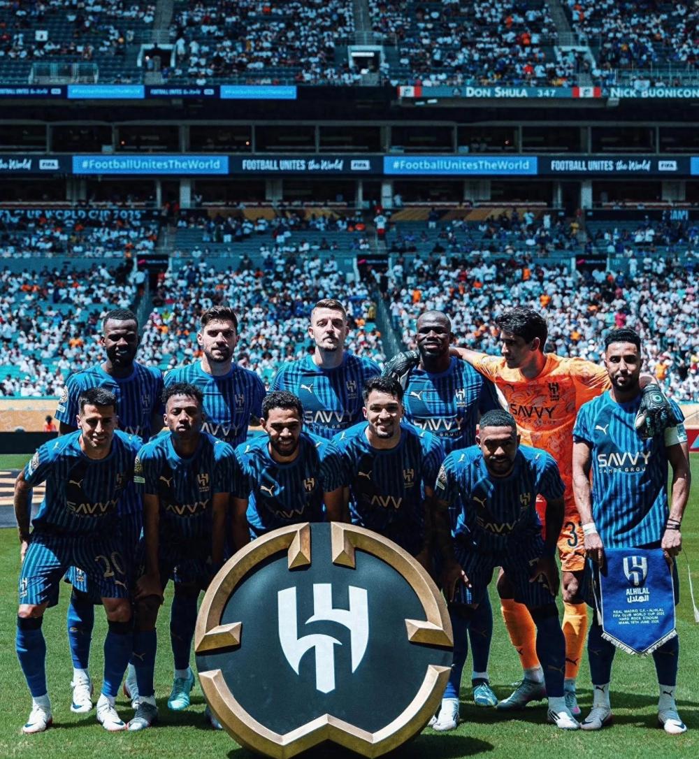 包含利雅得新月寻找新体育总监多名资深任务进入候选名单的词条