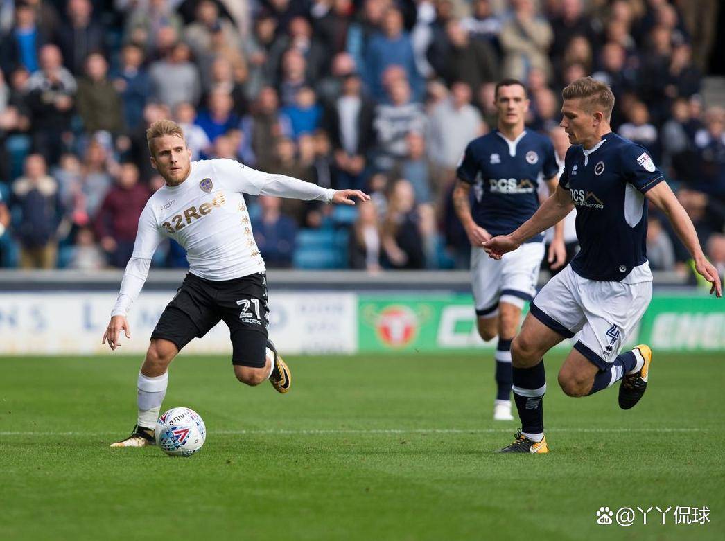 关于特拉福德荣获英冠年度最佳球员击败前伯恩利队友和利兹联球员的信息  第1张