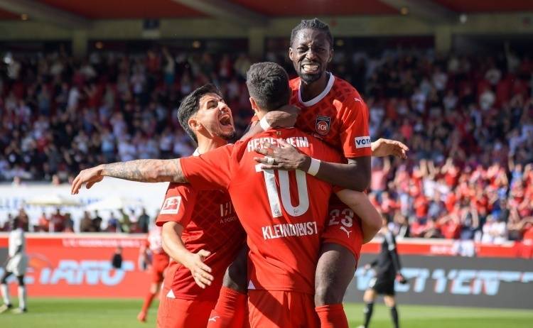 关于亚冠二级浦项制铁vs淡宾尼士流浪预测分析两队目前位于积分榜前列的信息