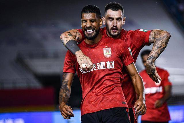 纽卡推动引进佳夫交易后防引援是球队夏窗关键