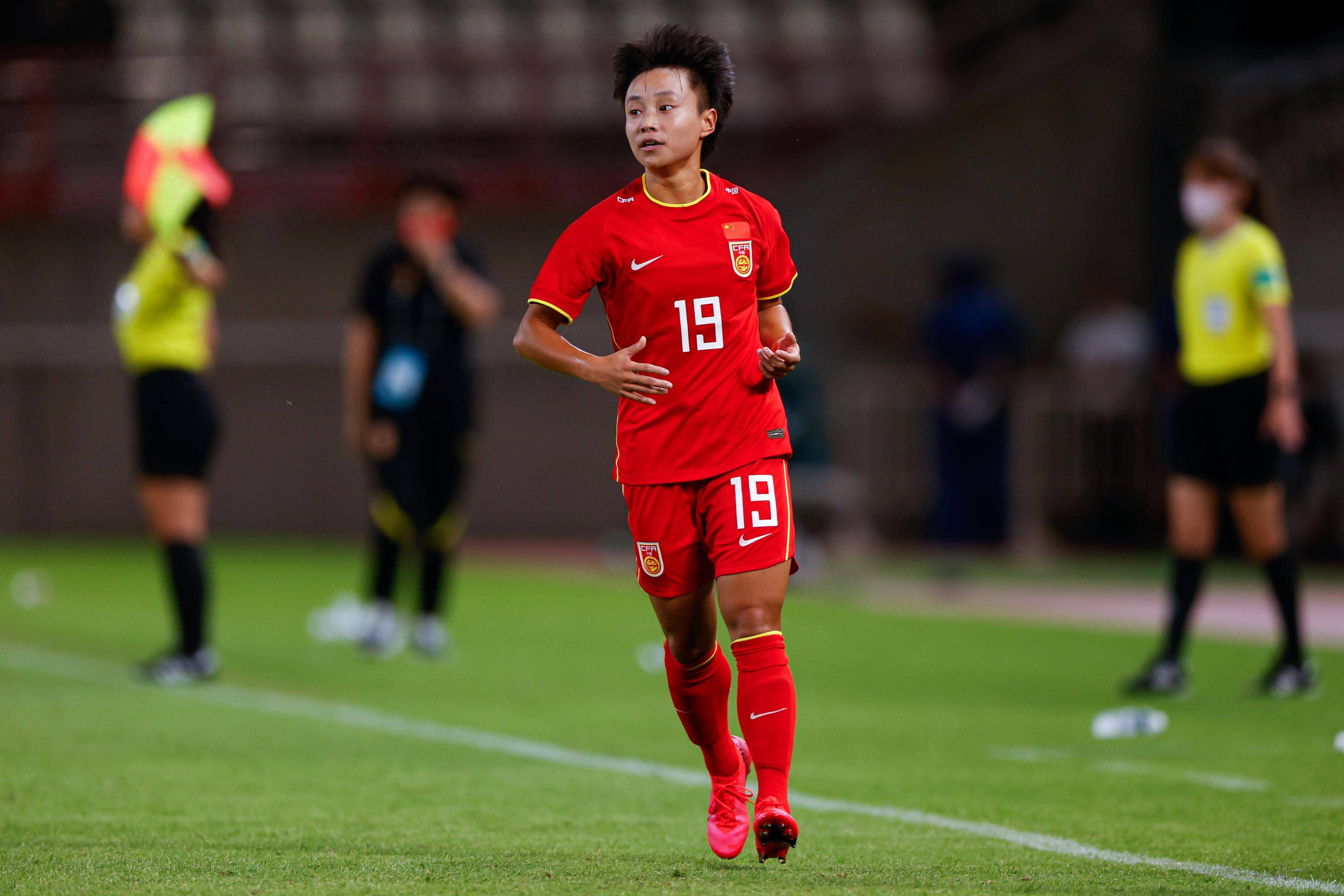 包含女足主帅面临重建战术体系课题米利西奇面临考验的词条