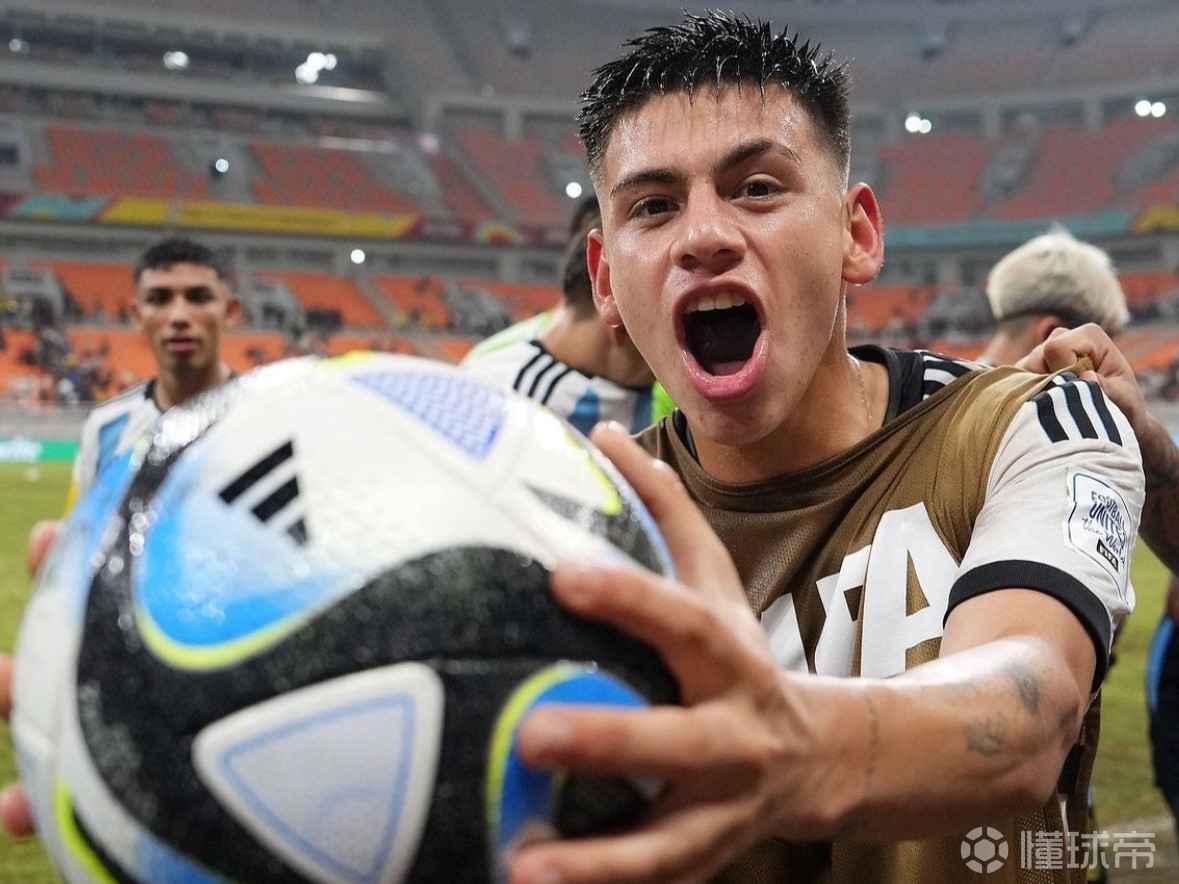 罗马有意先租后买埃切维里但曼城不同意加入买断条款的简单介绍